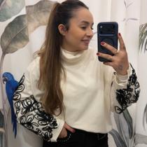 Blusa Modal Gola Rolê Manga Morcego com Bordado nas Mangas - Preta Blusa Modal Gola Rolê Manga Morcego com Bordado nas Mangas - Preta