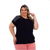 Blusa plus size com detalhe de strass no ombro