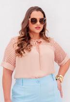 Blusa Plus Size com Manga em Tela Crochê Nude