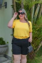 Blusa Plus Size Cropped Branca de Viscolycra Lisa.