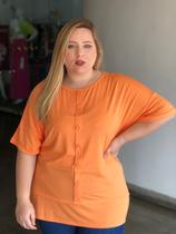 Blusa plus size detalhe de botões