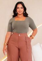 Blusa Plus Size Em Malha Soft Decote Quadrado