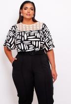 Blusa Plus Size Estampada com Renda em Viscose Blusa Plus Size Estampada com Renda em Viscose