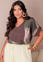 Blusa Plus Size Estampada Gola V em Malha Leve Venete