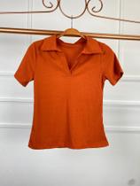 Blusa polo canelada feminina básica