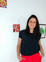 Blusa preta com pregas e renda Feminino