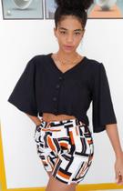 Blusa preta tecido sarjado gola V