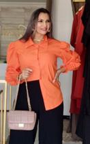 Blusa slim feminina, botões,tricoline, detalhe lastex no punho Blusa slim feminina, botões,tricoline, detalhe lastex no punho