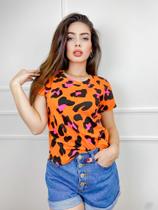 Blusa T-shirt animal print manga curta gola rasa moda feminina tendência