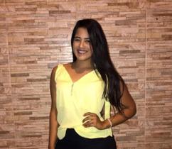 Blusa tecido com amarração.