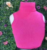 Blusa tricô na cor rosa com gola alta . Tam M