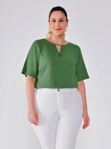 Blusa Verde com Decote V e Botões Forrados Plus Size Rogeria