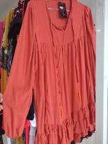 Blusa vermelha com detalhes laranja Blusa vermelha com detalhes laranja