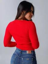 blusa vermelha manga longa com decote na frente tamanho M