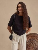 Blusa Via Lessa Savona Barra Geométrica em Viscose Preta Blusa Via Lessa Savona Barra Geométrica em Viscose Preta