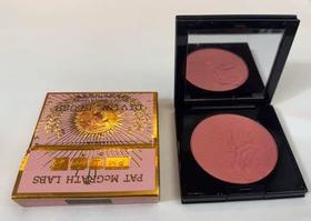 Blush Pat McGrath Divine Rose III com textura sedosa