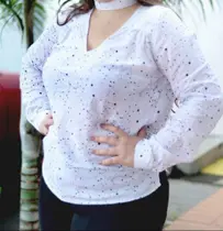 Blusinha branca de bolinha com detalhe no pescoço plus size Blusinha branca de bolinha com detalhe no pescoço plus size