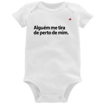 Body Bebê Alguém me tira de perto de mim. - Foca na Moda
