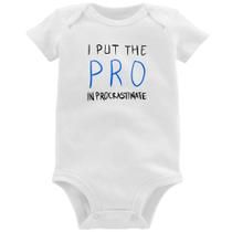 Body Bebê I put the pro in procrastinate - Foca na Moda