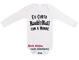 body bebê manga longa eu curto rock roll com a mamãe cód 03A