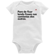 Body Bebê Pare de ficar lendo frases nas camisetas dos outros - Foca na Moda