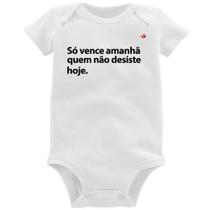 Body Bebê Só vence amanhã quem não desiste hoje - Foca na Moda Body Bebê Só vence amanhã quem não desiste hoje - Foca na Moda