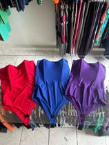 Body fem sem alça em helanca, com fecho entre as pernas, 3 opções de cores veste p