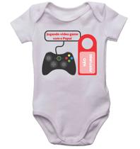 Body infantil jogando video game com o papai bori bebê bodi - Mago das Camisas