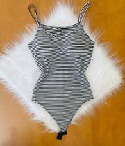 body listras branco e preto