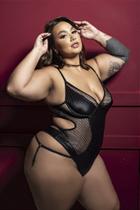 Body luxo sem bojo com abertura e detalhe em perolas preto plus size
