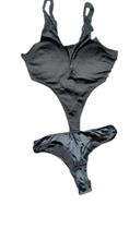 Body preto cavado com recortes laterais e bojo M Body preto cavado com recortes laterais e bojo M