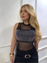 Body regata faixa anita de tule transparente com aplique de pedrarias de brilho prata Body regata faixa anita de tule transparente com aplique de pedrarias de brilho prata
