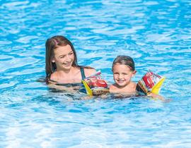 Boia de Braço Infantil Praia Piscina Carros Disney Intex