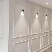 Boiserie arredondado liso de poliestireno 4cm x 2,45m, roda meio de poliestireno
