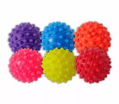 Bola com Cravos para Fisioterapia de Mão Cor Sortida Fortalecimento Alívio e Bem Estar Unidade Bola com Cravos para Fisioterapia de Mão Cor Sortida Fortalecimento Alívio e Bem Estar Unidade