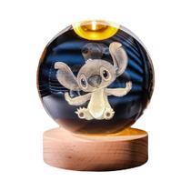 Bola de Cristal 3D Pikachu 6cm - Luminária Noturna com Base de Madeira