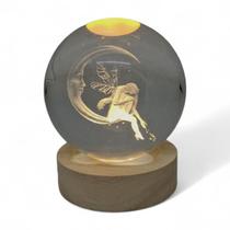 Bola de Cristal Luminárial Fada e Lua com Base Madeira 8 cm
