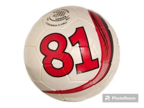 Bola de futebol de campo costurado a mão - Oitenta e um