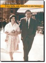 Bola, um Martelo e um Bisturi, Uma