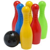 Boliche plástico com 6 pinos e 1 bola 29 cm Boliche plástico com 6 pinos e 1 bola 29 cm
