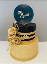 Bolo fake de repente preto e dourado