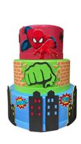 Bolo fake hulk e homem aranha 3 andares