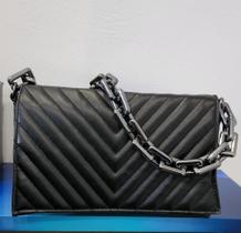 Bolsa acolchoada com duas alças