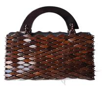 Bolsa Artesanal Madeira Chocolate Tipo Baú Alça Preta de Mão Bolsa Artesanal Madeira Chocolate Tipo Baú Alça Preta de Mão