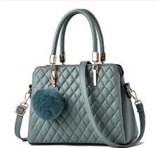 Bolsa azul com chaveiro Bolsa azul com chaveiro