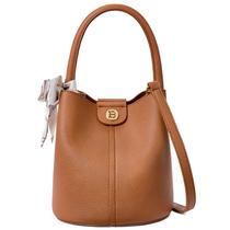 Bolsa BOSTANTEN Mini Bucket em material vegano Marrom