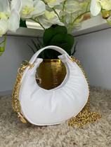 bolsa branca pequena com correntes