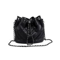 Bolsa bucket grande de couro preto Bella