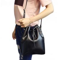 Bolsa Bucket Wokex Feminina - Couro Genuíno - Versátil e Moderna