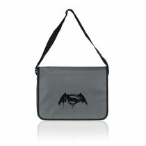 Bolsa Carteiro Preta Batman v Superman Bolsa Carteiro Preta Batman v Superman